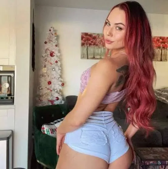 Ninaelle8332