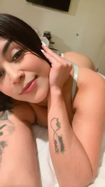 Jennifer caliente como un volcán